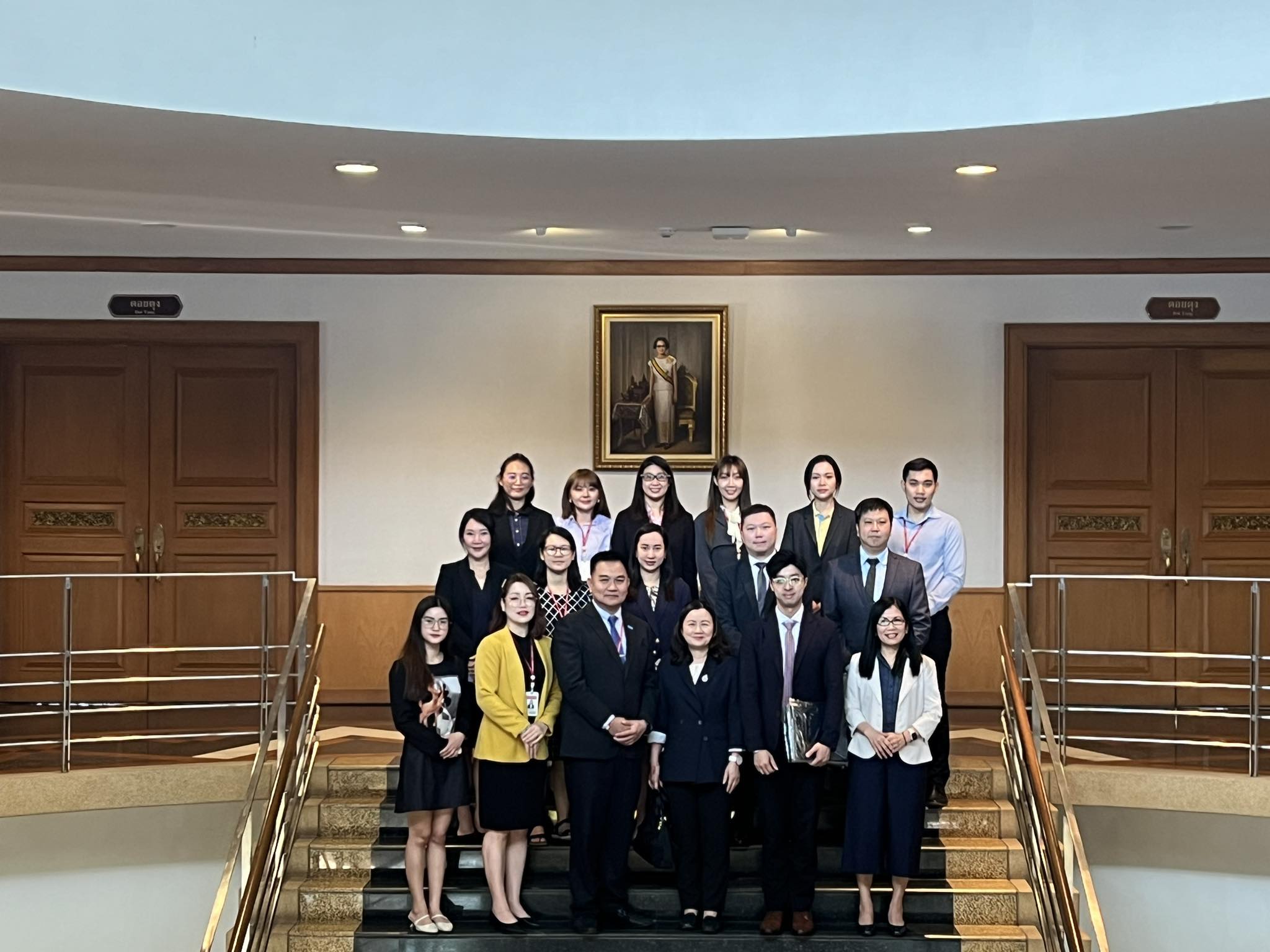 สำนักวิชาจีนวิทยาร่วมกับส่วนจัดหางานและฝึกงานของนักศึกษาให้การต้อนรับคณะดูงานจากสำนักงานแรงงาน ณ เมืองฮ่องกง ร่วมกับ The Galaxy Entertainment Group เพื่อพูดคุยเกี่ยวกับการแนะแนวโอกาสสำหรับนักศึกษาและศิษย์เก่าในการทำงานที่เขตบริหารพิเศษมาเก๊า
