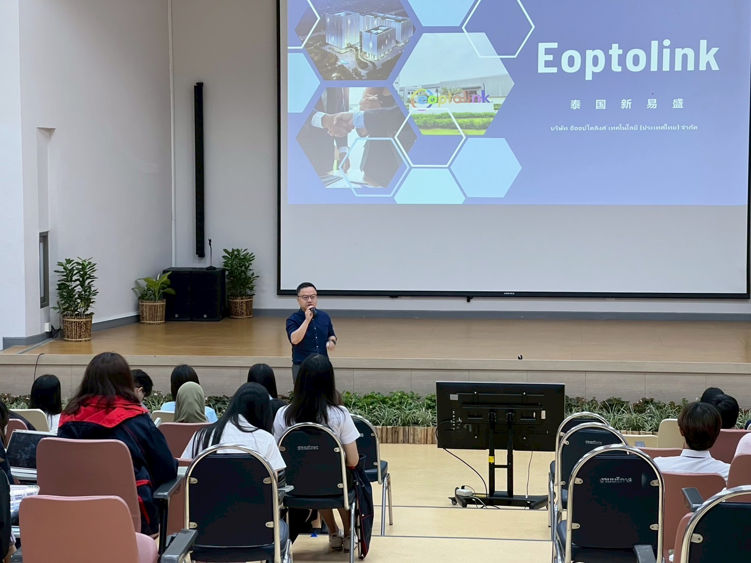 MFU News : LINE_ALBUM_Sino-Intern___Career_Connect_250908_11.jpg