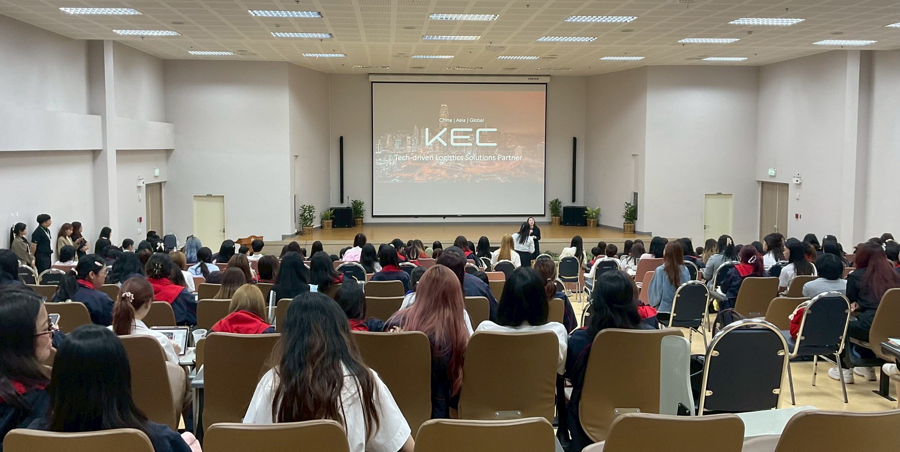 MFU News : LINE_ALBUM_Sino-Intern___Career_Connect_250908_31.jpg