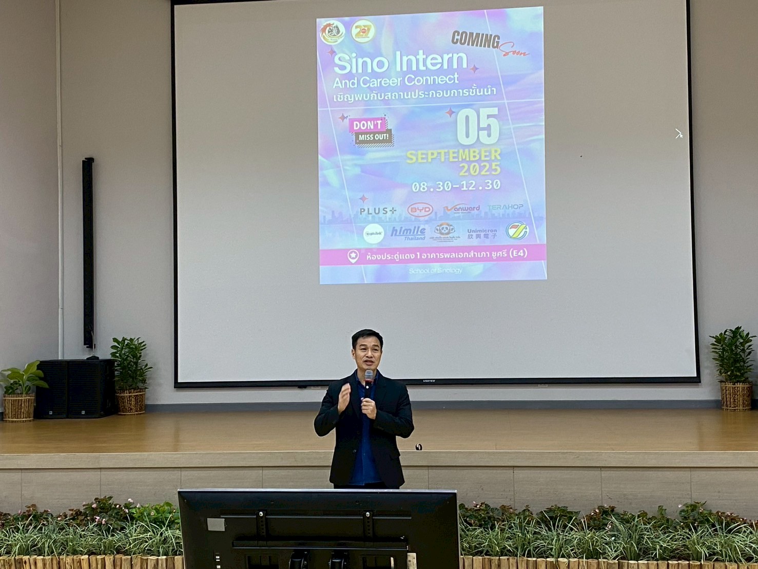 MFU News : LINE_ALBUM_Sino-Intern___Career_Connect_250908_32.jpg
