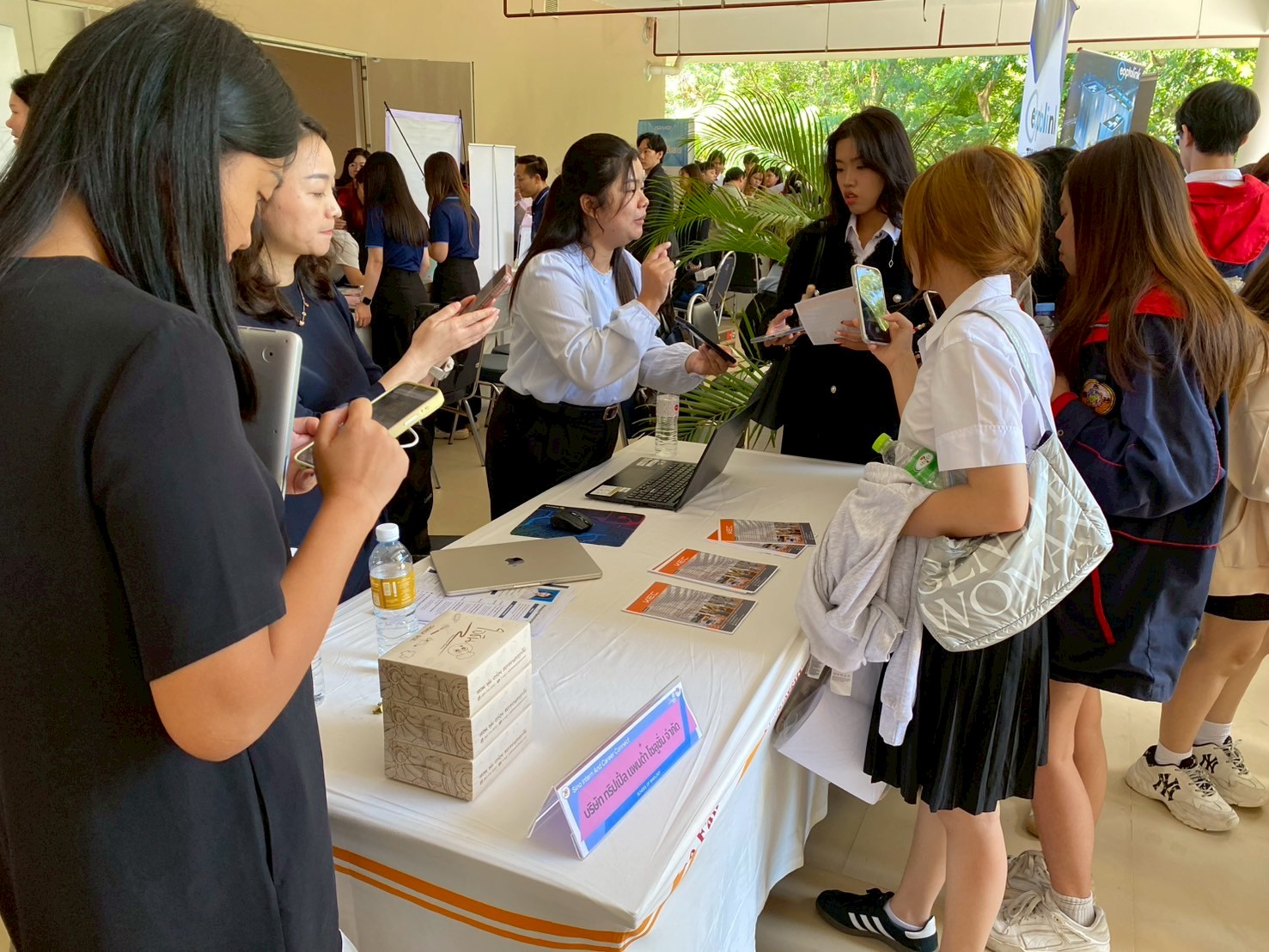 MFU News : LINE_ALBUM_Sino-Intern___Career_Connect_250908_33.jpg