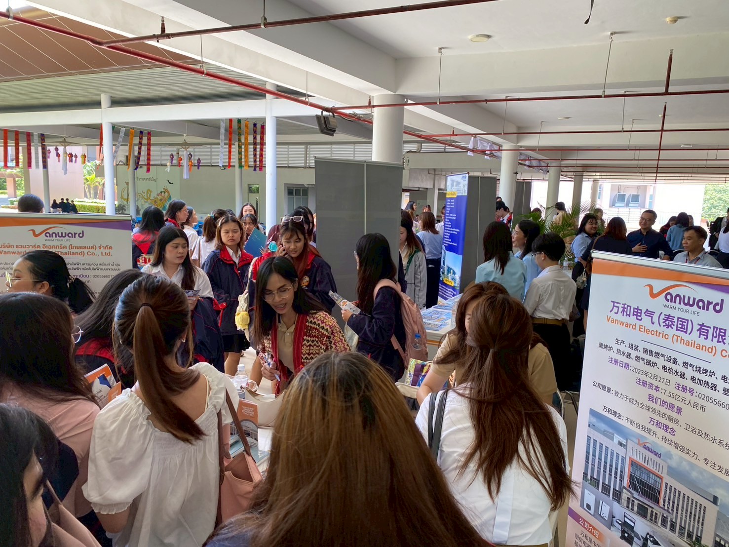 MFU News : LINE_ALBUM_Sino-Intern___Career_Connect_250908_35.jpg