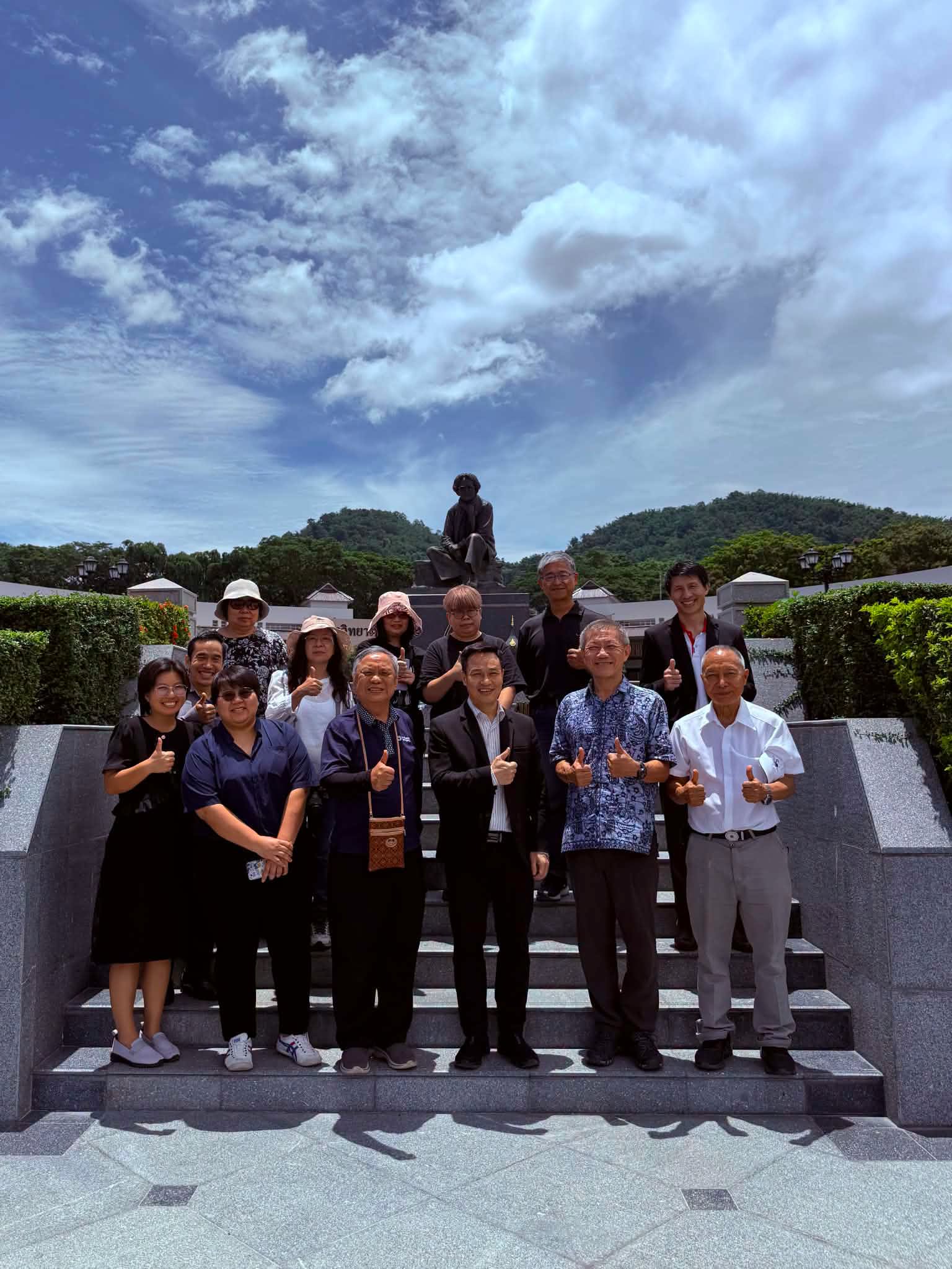 สำนักวิชาจีนวิทยา มหาวิทยาลัยแม่ฟ้าหลวง ให้การต้อนรับคณะศึกษาดูงานจากมูลนิธิเพื่อการศึกษาและวัฒนธรรมภาคเหนือแห่งประเทศไทย